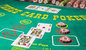 Pengguna membaca informasi VIP mobile